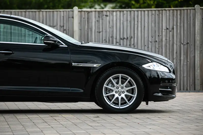 2013 Jaguar XJ 2.0 i4 Premium Luxury LWB - 250 miles from ne-For Sale