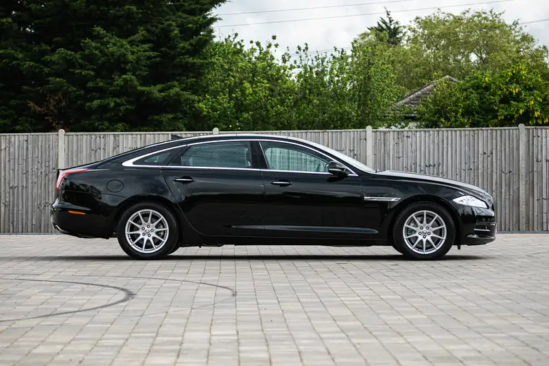 2013 Jaguar XJ 2.0 i4 Premium Luxury LWB - 250 miles from ne-For Sale
