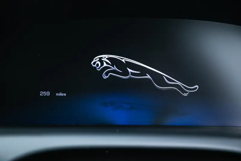 2013 Jaguar XJ 2.0 i4 Premium Luxury LWB - 250 miles from ne-For Sale