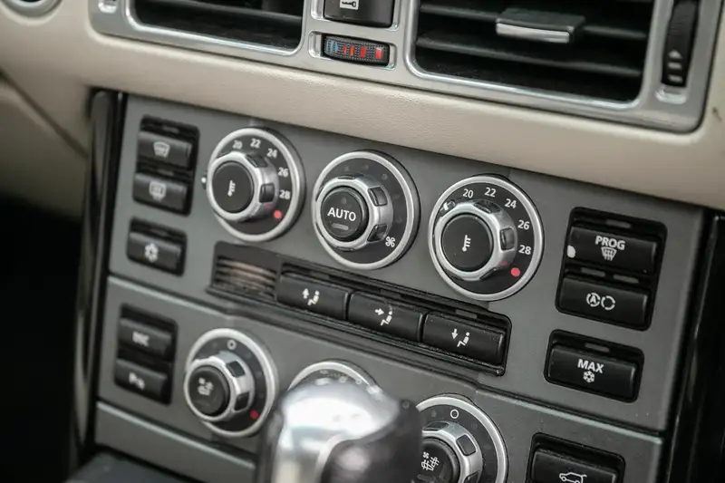 2009 Range Rover Vogue TDV8 SE (L322)-Sold