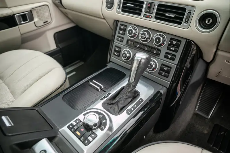 2009 Range Rover Vogue TDV8 SE (L322)-Sold