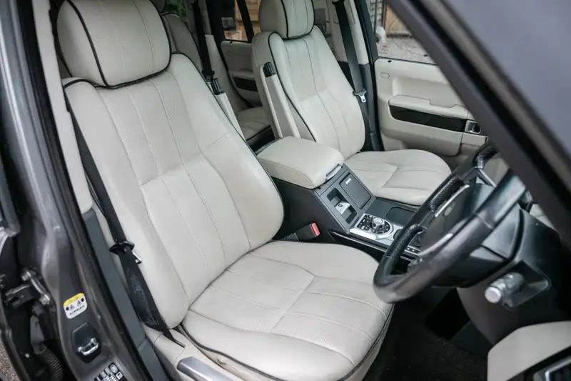 2009 Range Rover Vogue TDV8 SE (L322)-Sold