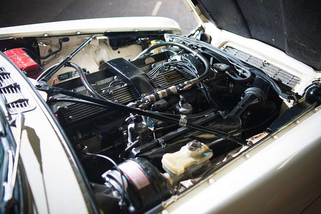 1977 Jaguar XJC-Auction Lot