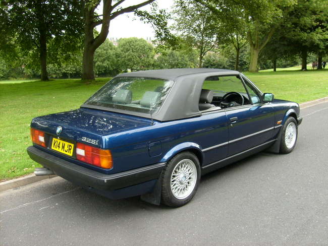 Iconic Auctioneers | 1993 BMW E30 325i Convertible with Hardtop-Auction Lot