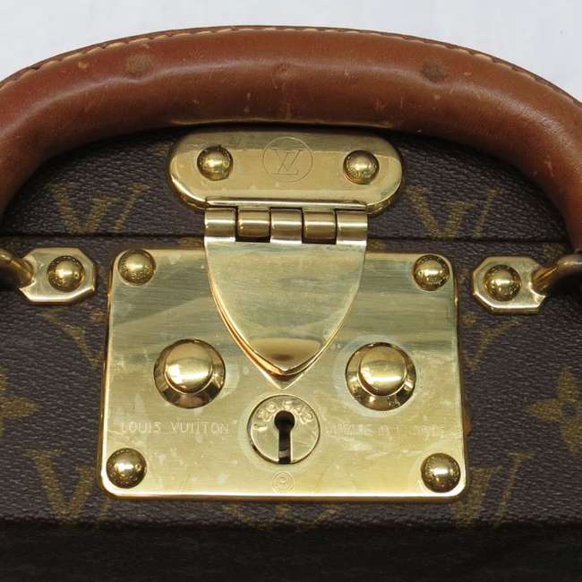 A rare and special Louis Vuitton jewel/watch case-Sold
