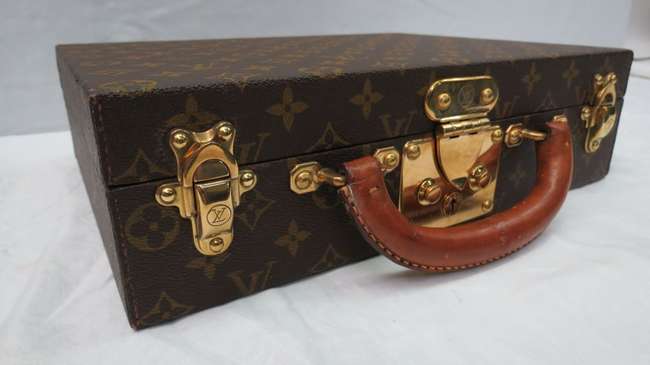 A rare and special Louis Vuitton jewel/watch case-Sold