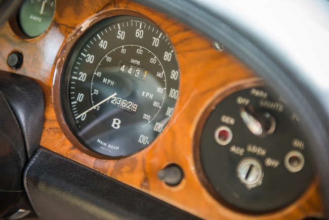 1976 Bentley T1 Saloon-Auction Lot
