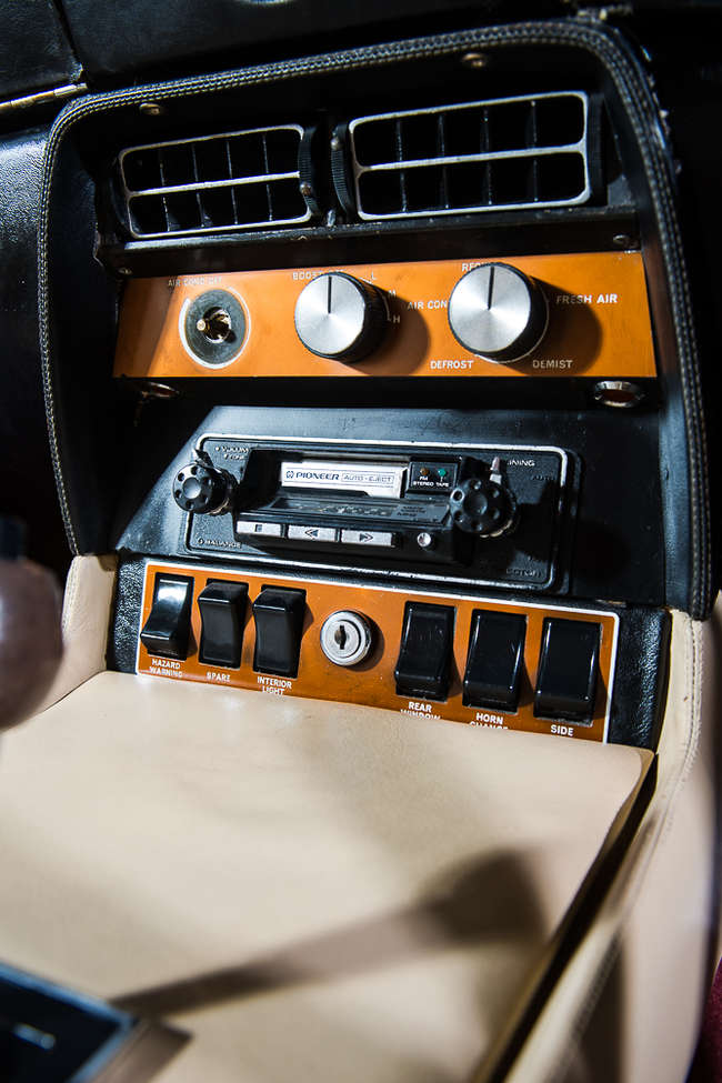 1971 Aston Martin DBS V8 Injection-Auction Lot