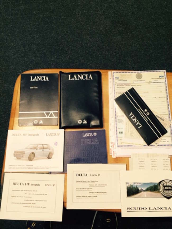 1992 Lancia Delta Integrale HF Turbo Martini 5-Auction Lot
