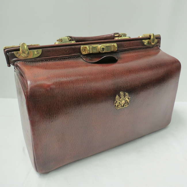 An exceptional milled hide Gladstone bag-Sold