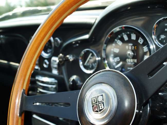 1968 Aston Martin DB6 Volante spec-Auction Lot