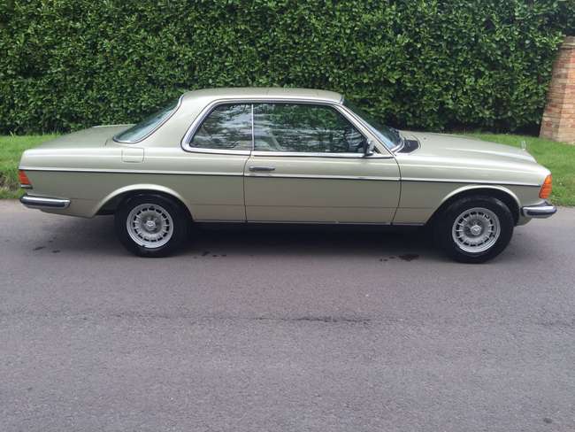 1985 Mercedes-Benz 280 CE-Auction Lot