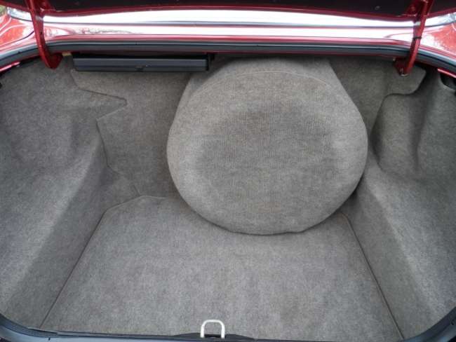 1988 Jaguar XJ40 Sovereign-Auction Lot
