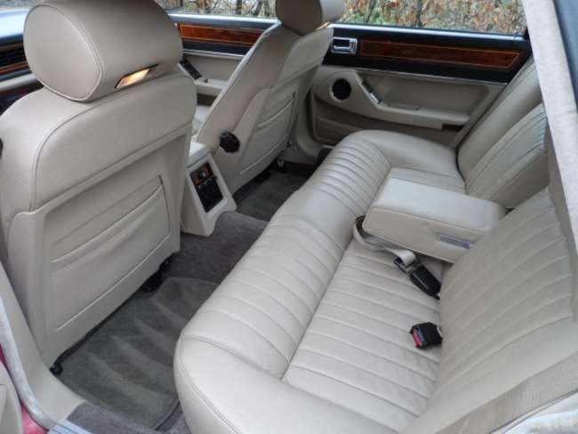 1988 Jaguar XJ40 Sovereign-Auction Lot