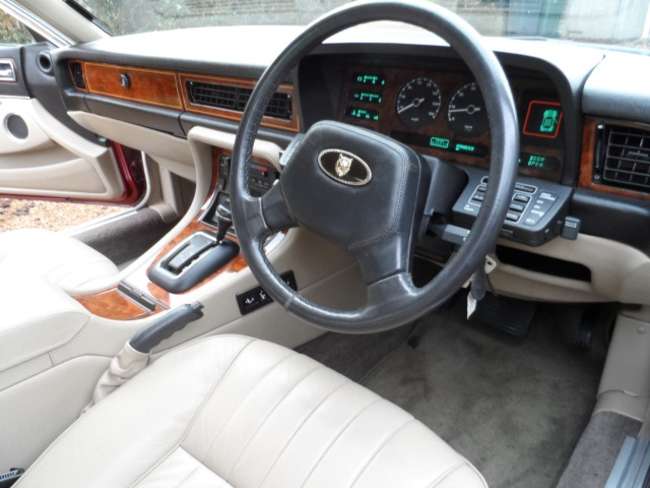 1988 Jaguar XJ40 Sovereign-Auction Lot