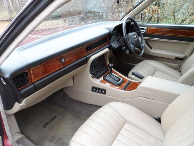 1988 Jaguar XJ40 Sovereign-Auction Lot