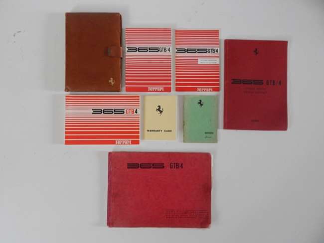 Ferrari Daytona Pouch Set-Auction Lot