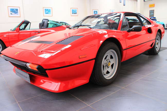 Miniature Ferrari 208 GTB Turbo 1982 - échelle 1:43 BEST, Rouge, Museo Enzo Ferrari 2022