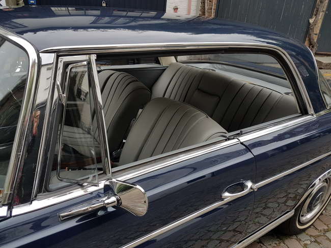 1966 Mercedes-Benz 250SE Coupé-Sold