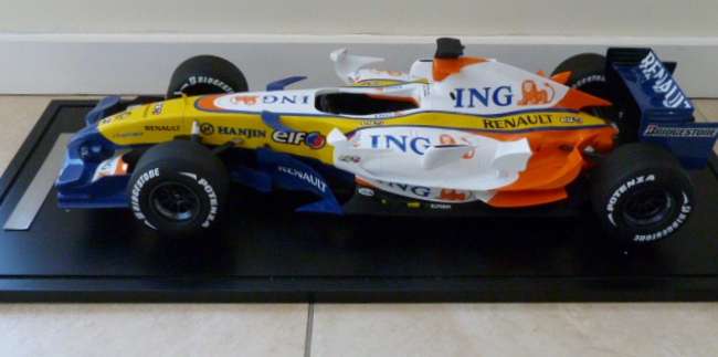 コレクション Renault F1 R27 sponsored by ING Bonhams Cars : A 1:6 scale limited edition model of the 2007