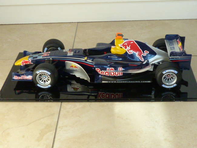 Red Bull F1 1/8 scale model.-Auction Lot