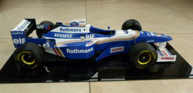 Williams FW18  1/8 scale model.-Auction Lot