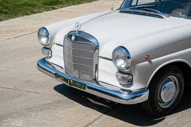 1966 Mercedes-Benz 200 (W110) 'Fintail'-Sold