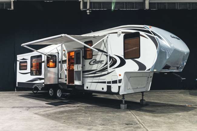 2013 Keystone Cougar 327 RES 5th Wheel Motorhome -Sold
