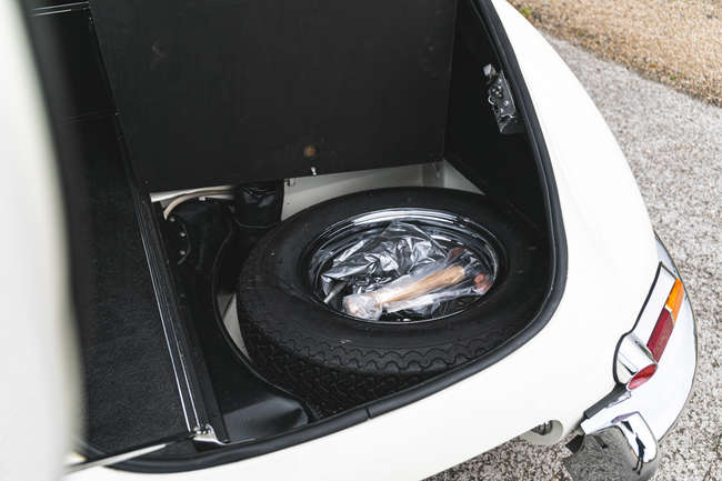 1961 Jaguar E-Type Series 1 3.8 FHC Flat Floor LHD-Auction Lot