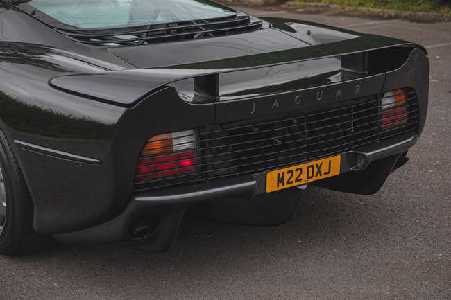 Maisto superior motorized Jaguar XJ 220 noire