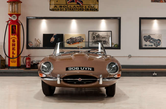 1961 Jaguar E-Type 3.8 'External Bonnet Lock' Roadster - LHD-Auction Lot