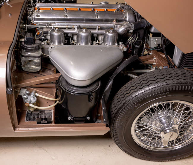 1961 Jaguar E-Type 3.8 'External Bonnet Lock' Roadster - LHD-Auction Lot