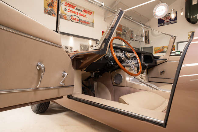 1961 Jaguar E-Type 3.8 'External Bonnet Lock' Roadster - LHD-Auction Lot