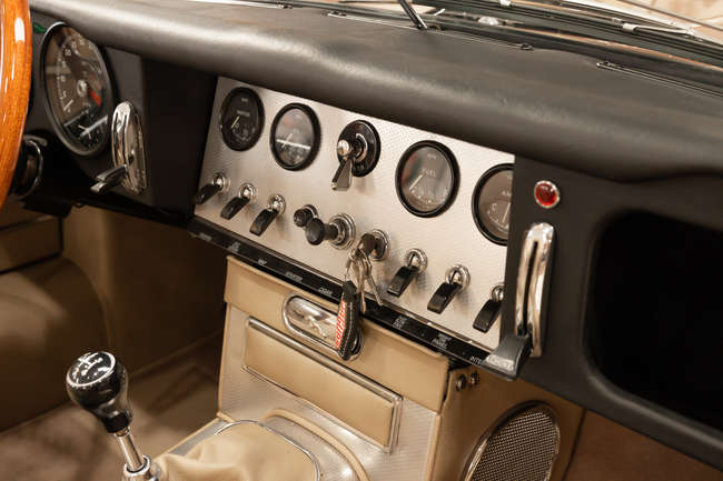 1961 Jaguar E-Type 3.8 'External Bonnet Lock' Roadster - LHD-Auction Lot