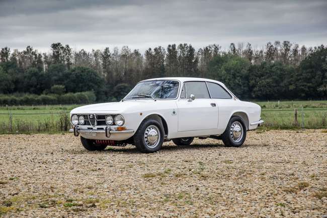 1971 Alfa Romeo 1750 GTV Series 2 (105)-Sold