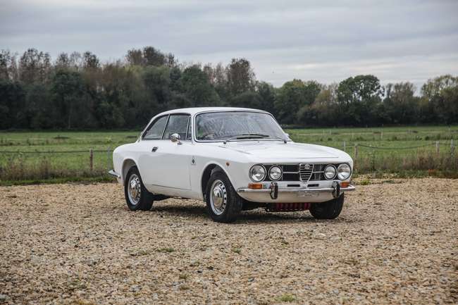 1971 Alfa Romeo 1750 GTV Series 2 (105)-Sold
