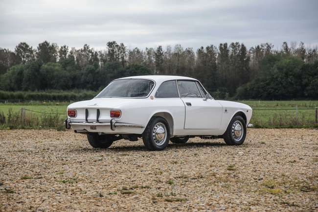 1971 Alfa Romeo 1750 GTV Series 2 (105)-Sold