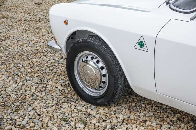 1971 Alfa Romeo 1750 GTV Series 2 (105)-Sold