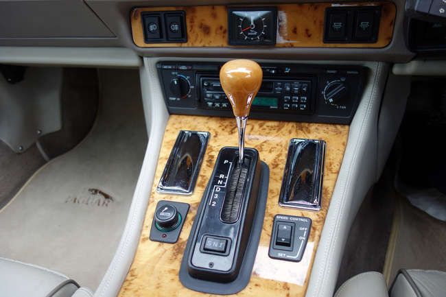 thumbnail image 2 of Jaguar XJS Interior Dash Woodwork Trim Kit - Aftermarket Replacement Front 2 of 3