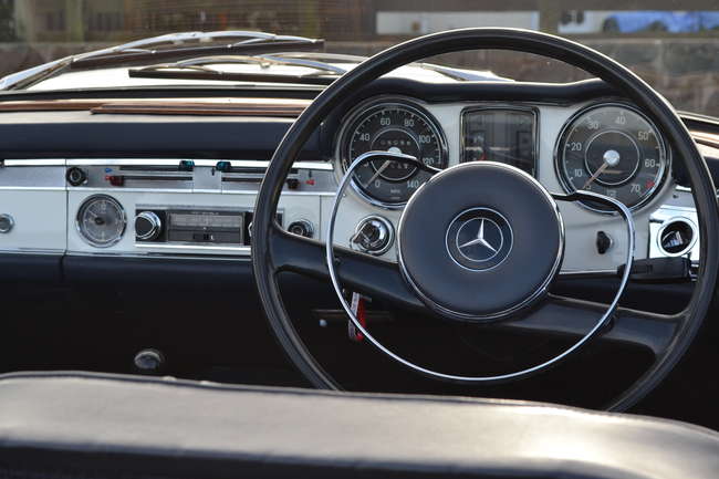 1966 Mercedes-Benz 230 SL Pagoda-Auction Lot