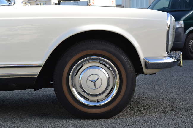 1966 Mercedes-Benz 230 SL Pagoda-Auction Lot