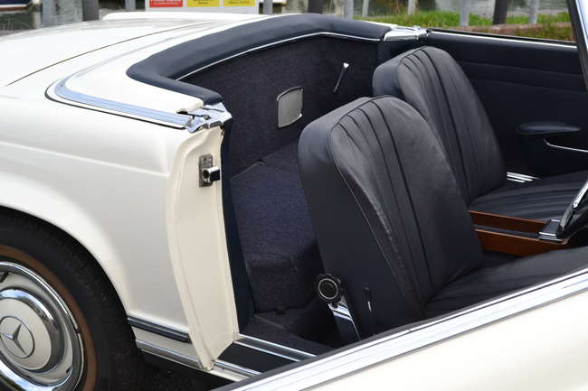 1966 Mercedes-Benz 230 SL Pagoda-Auction Lot