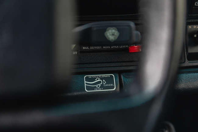 1985 Porsche 911 3.2 Carrera Targa-Sold