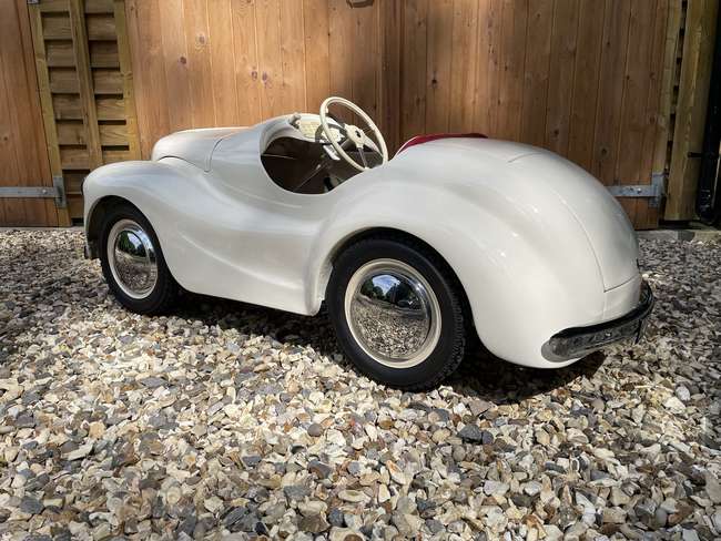 Austin J40 Pedal Car Fastidiously Restored-Auction Lot