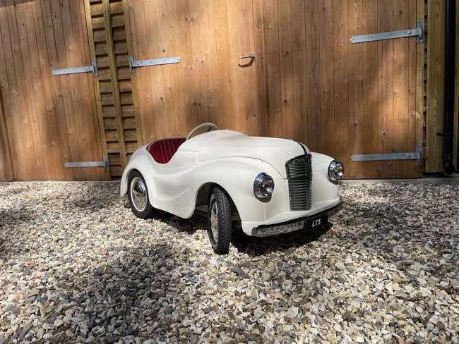 Austin J40 Pedal Car Fastidiously Restored-Auction Lot
