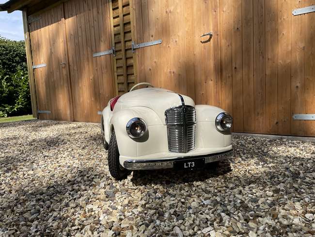 Austin J40 Pedal Car Fastidiously Restored-Auction Lot