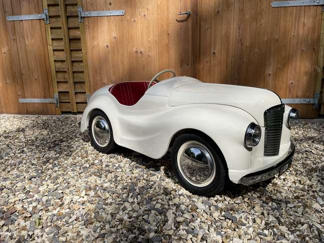 Austin J40 Pedal Car Fastidiously Restored-Auction Lot