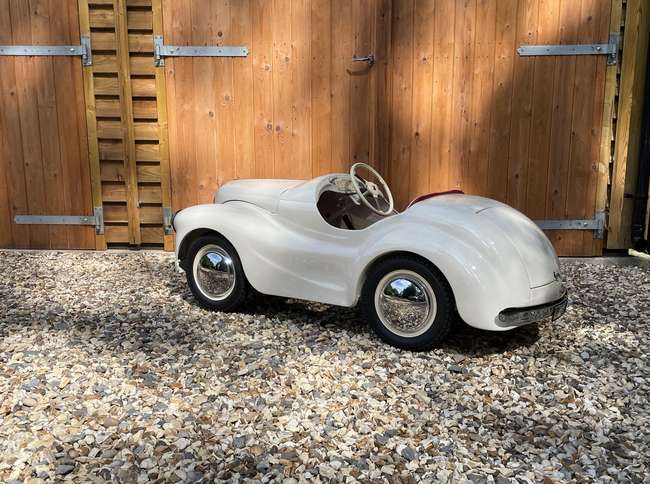 Austin J40 Pedal Car Fastidiously Restored-Auction Lot
