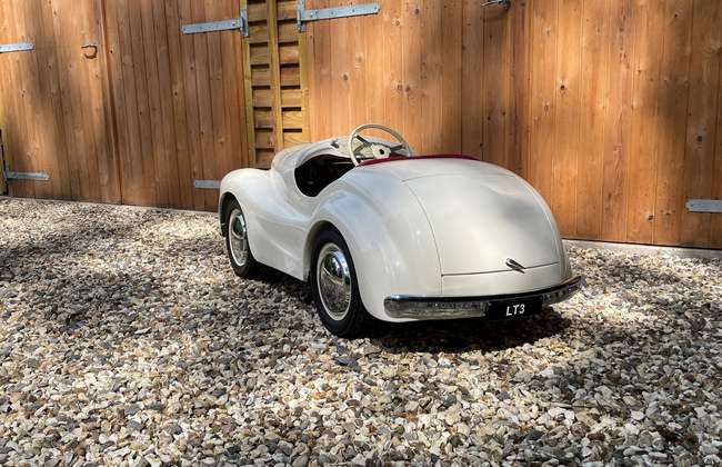 Austin J40 Pedal Car Fastidiously Restored-Auction Lot