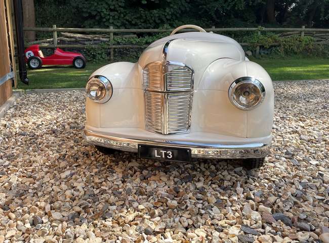 Austin J40 Pedal Car Fastidiously Restored-Auction Lot
